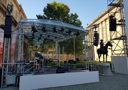 Bütec Bühne mit transparenter Plane -  Bühnenvermietung Berlin-Brandenburg